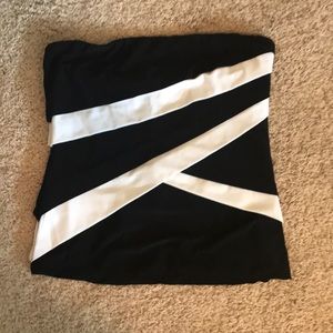 NWT Strapless top comes with straps